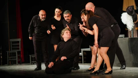 Manisa’da Aziz Nesin’in “Bir Takım Azizlikler” oyunu sahnelendi