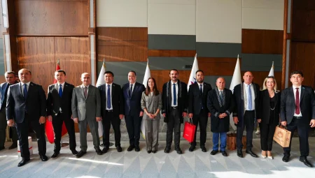 Manisa’da dünya kültürleri aynı sofrada toplantı yaptı