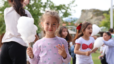 Marmaris’te 23 Nisan etkinlikleri kapsamında uçurtma şenliği düzenlendi