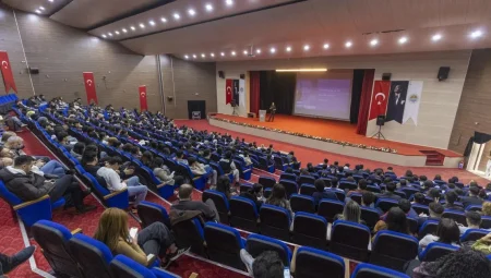 Mersin’de üniversite adaylarına meslek tanıtım semineri