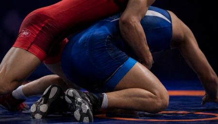 Milli güreşçiler Akkuş ve Çavuşoğlu Avrupa üçüncüsü için çok can alıcı an