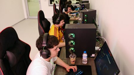 Mudanya Gençlik ve Spor Merkezi hizmete açıldı