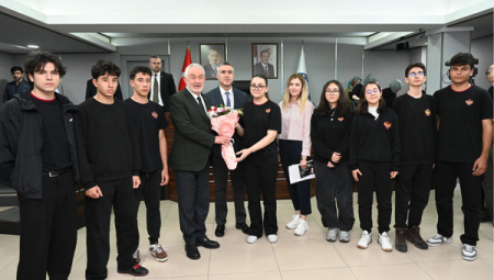 Öğrenciler belediye meclisine konuk gündeme taşındı