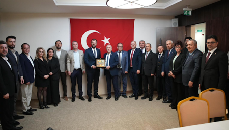 Özdağ Bursa’da Arnavut İş İnsanları Derneği’ni bir araya geldi