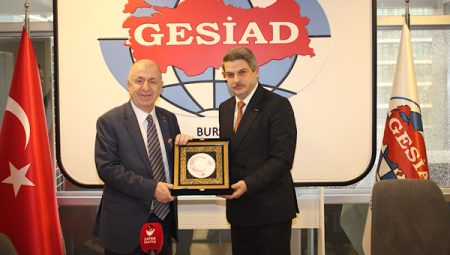 Özdağ, GESİAD’ı ziyaret ederek genç iş insanlarıyla bir araya geldi