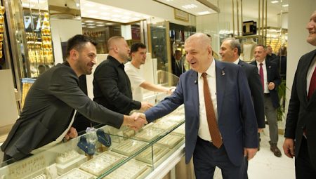 Özdağ, İnegöl Kuyumcular Çarşısı’nı bir araya geldi