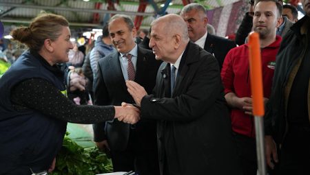 Özdağ, Osmangazi Soğanlı Pazaryeri’ni bir araya geldi