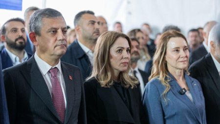 Özel, Ferdi Zeyrek’in adını taşıyan gençlik merkezinin açılışına iştirakte bulundu