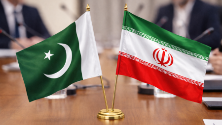 Pakistan Dışişleri Bakanı Dar ile İran Dışişleri Bakanı Arakçi temas kurdu