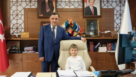 Rektörlük koltuğu miniklerde: Gebze’de carpici gelisme