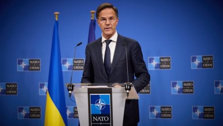 Rutte: NATO, Rus askeri faaliyetlerini izlemeye sürmektedir