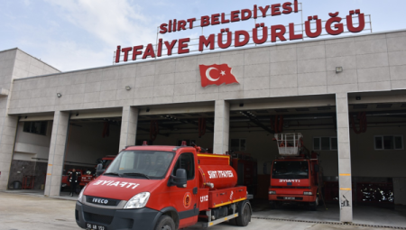 Siirt’te dar sokaklar için özel itfaiye aracı hizmete elde edildi