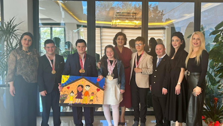 Süreyya Yavuz , özel gereksinimli çocukları ziyarette bulundu