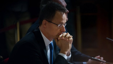 Szijjarto: Zelenski, Transkarpatya’da siyasi tiyatro sahnelememeli