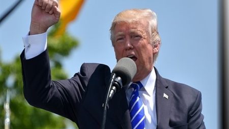 Trump: İran yönetimi yüzlerce gemiyi ABD’ye yönlendirdi