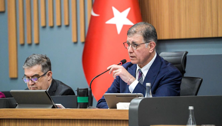 Tugay: İzmir de, Türkiye de dezenformasyon baskısı altındadır