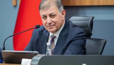 Tugay koltuğunu çocuklara devretti