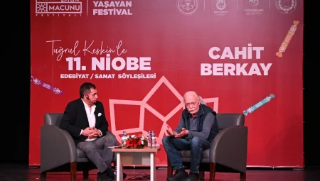 Usta sanatçı Cahit Berkay Manisalılarla bir araya geldi