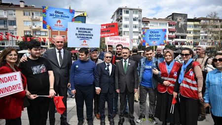 Vali Aktaş, Otizm Farkındalık Yürüyüşüne iştirakte bulundu