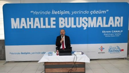 Vali Canalp, Karşıyaka mahallesinde vatandaşlarla toplantı yaptı
