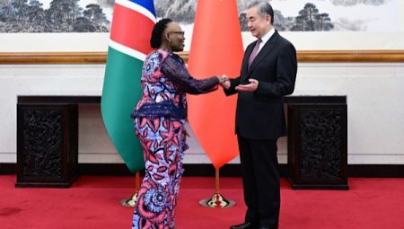 Wang Yi, Namibyalı mevkidaşıyla müzakere etti