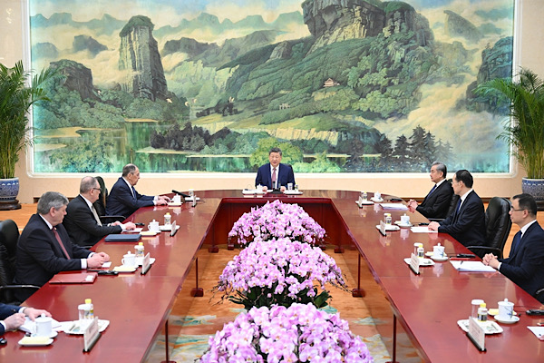 Xi Jinping, Rusya Dışişleri Bakanı ile müzakere etti