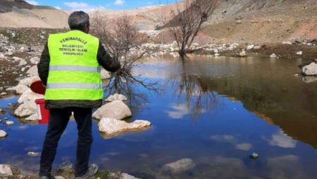 Yenimahalle’de larva ilaçlama çalışmaları sürmektedir