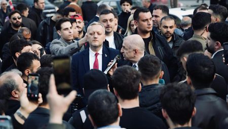 Zafer Partisi Genel Başkanı Özdağ, Görükle’de gençlerle bir araya geldi