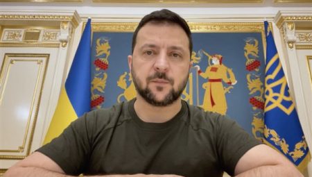 Zelenski: Rusya-Ukrayna savaşı onurlu bir barışla sona ermeli