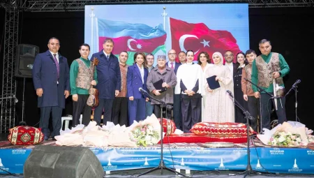40 yıllık kardeşlik İzmir’de şarkılarla kutlandı