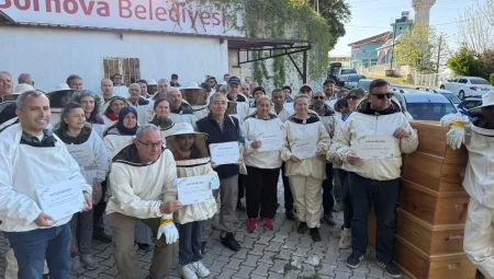 Arıcılığa kuvvetli katkı: İzmir Bornova’da carpici gelisme