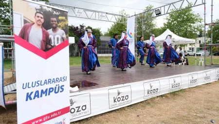 GTÜ’de Engelsiz Festivali renkli görüntülere sahne için can alıcı an