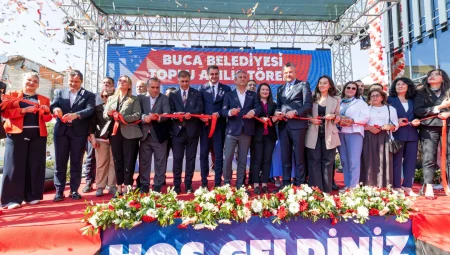 İzmir Buca’da 16 proje CHP lideri Özel’in katılımıyla açıldı