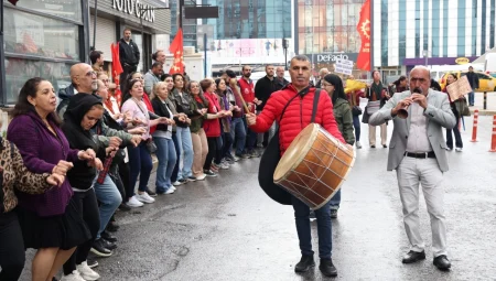 İzmir Çiğli’de 1 Mayıs coşkusu