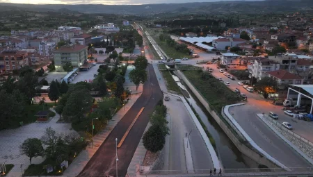 Manisa Köprübaşı sıcak asfaltla ilk kez tanıştı