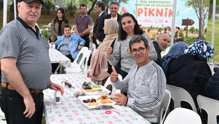 Manisa’da özel bireyler Ortaköy’de piknikte temas kurdu