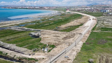 Van Gölü Sahil Yolu’nun son etabında çalışmalar sürüyor