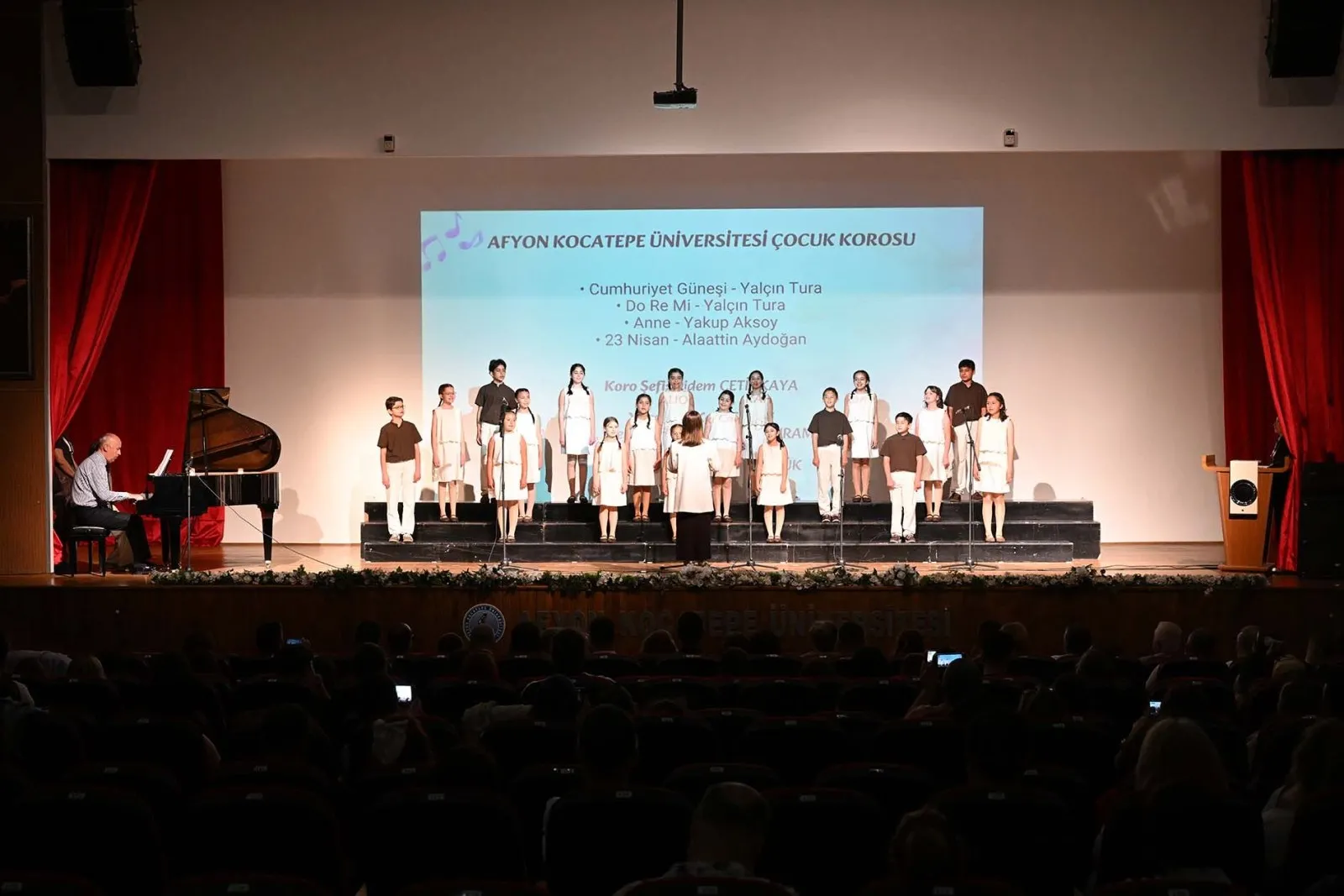 17. Afyonkarahisar 23 Nisan Çocuk Koroları Şenliği Düzenlendi