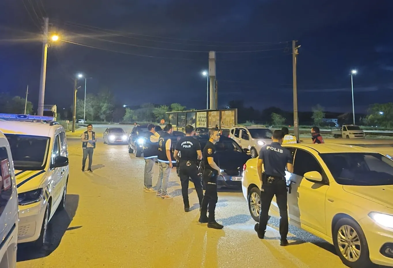 Afyon ve İlçelerinde Huzur Uygulaması: 48 Aranan Şahıs Yakalandı