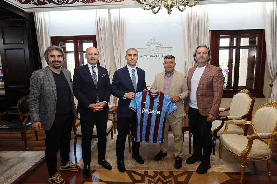 Afyonkarahisar Valisi Dr. Naci Aktaş’a Trabzonspor Forması Hediye Edildi
