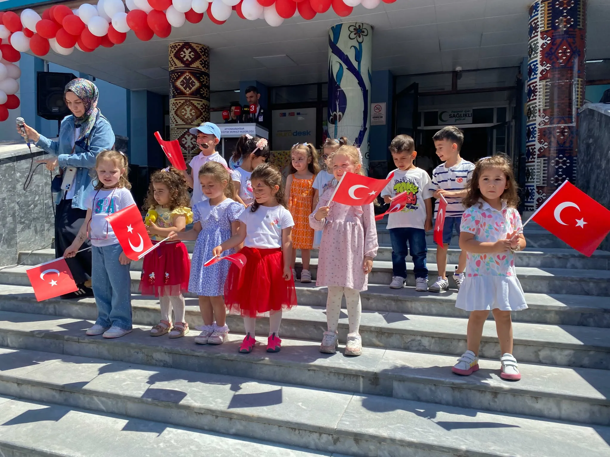Afyonkarahisar’da 1. Çocuk Şenliği Coşkuyla Gerçekleştirildi