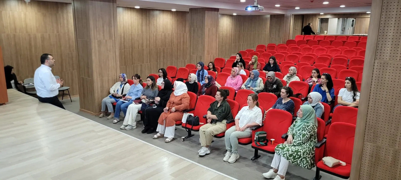 Afyonkarahisar’da “Her Gebeye Bir Ebe” Projesi Sürüyor