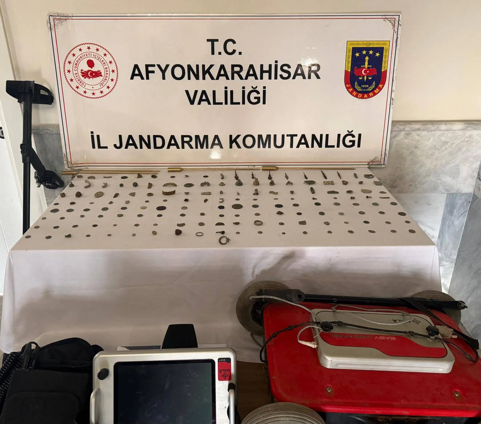 Afyonkarahisar’da Tarihi Eser Operasyonu: 2 Şüpheli Yakalandı