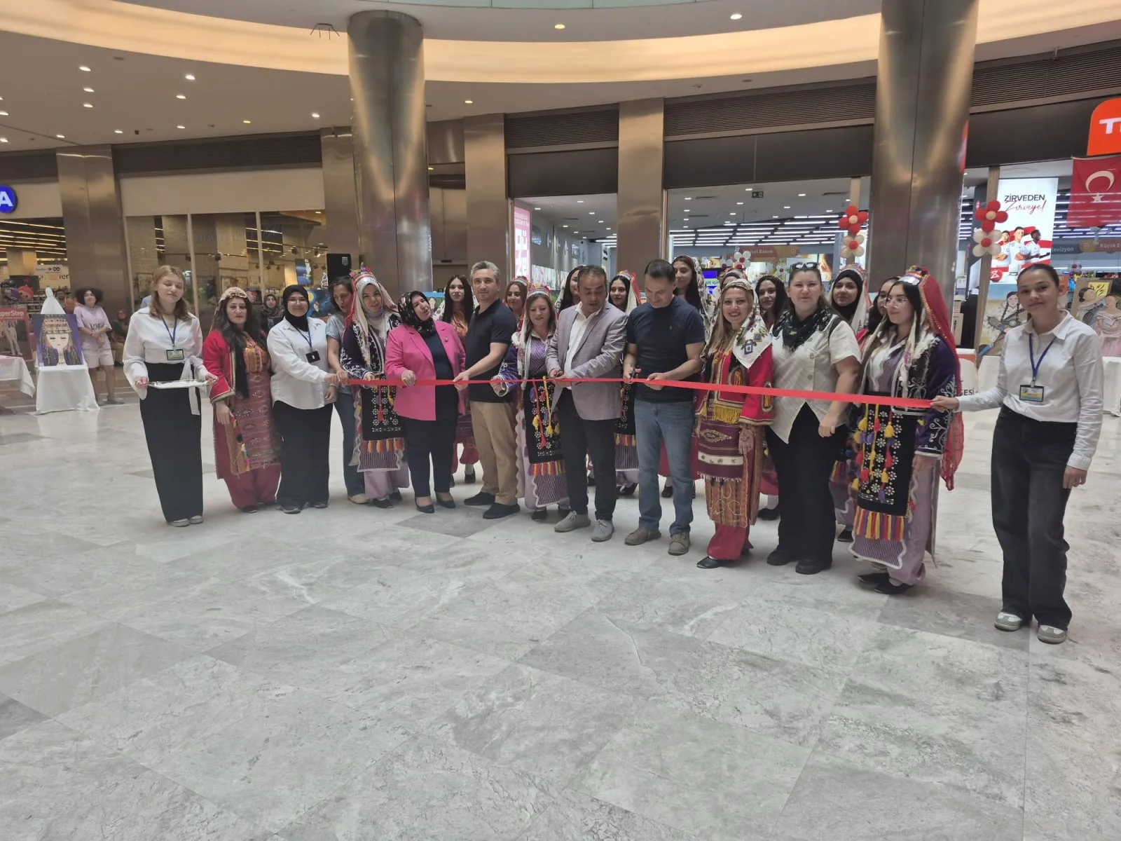 “Anadolu Kadınları ve Türk Motifleri” Sergisi Park Afyon’da Açıldı