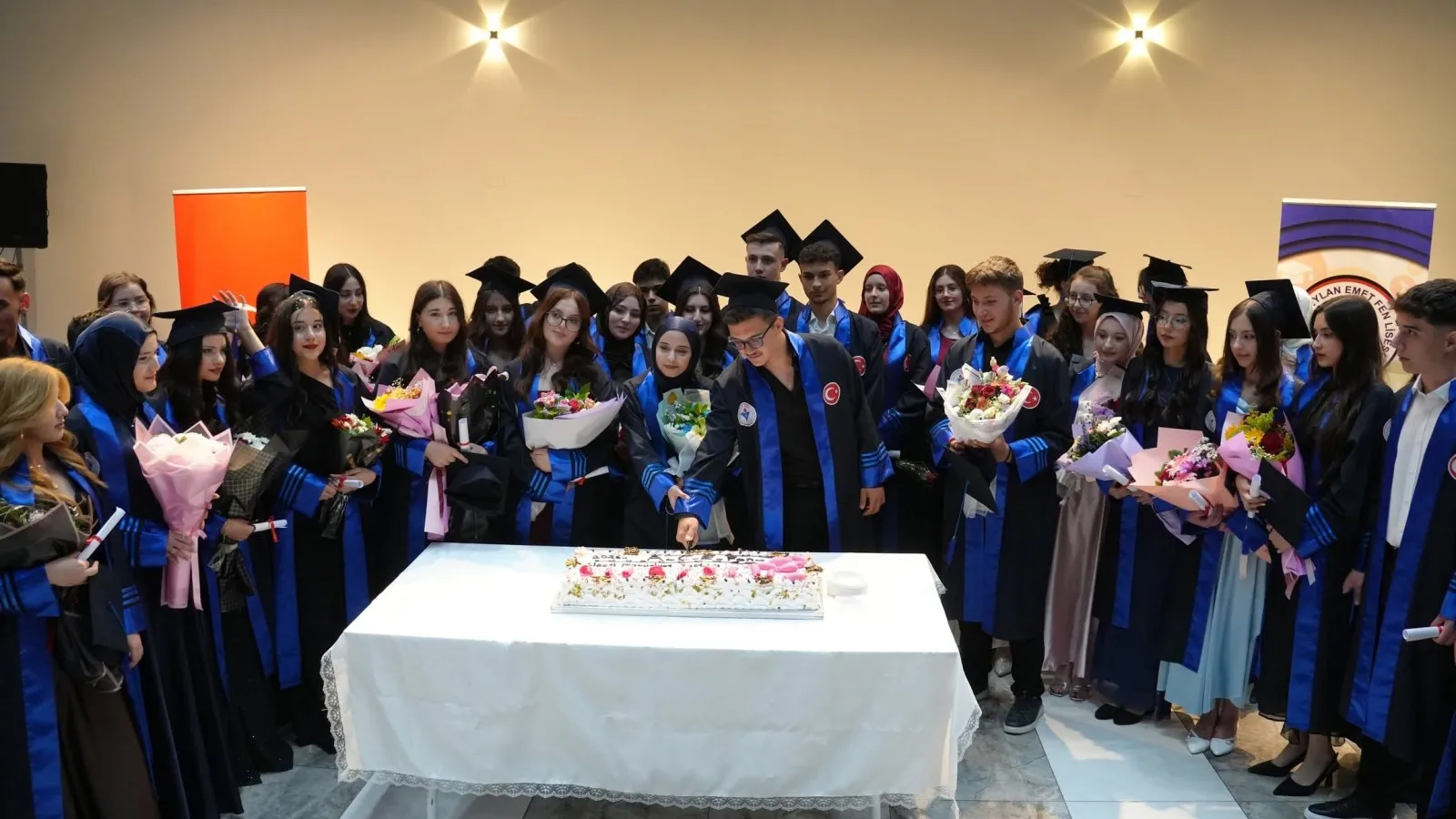 Ayfer Ceylan Emet Fen Lisesi’nde Mezuniyet Coşkusu