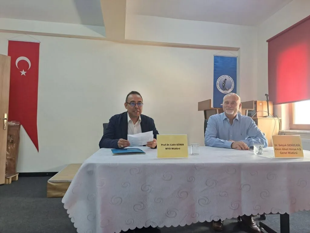 Doç. Dr. Selçuk Denizligil Dazkırı MYO Öğrencileriyle Buluştu