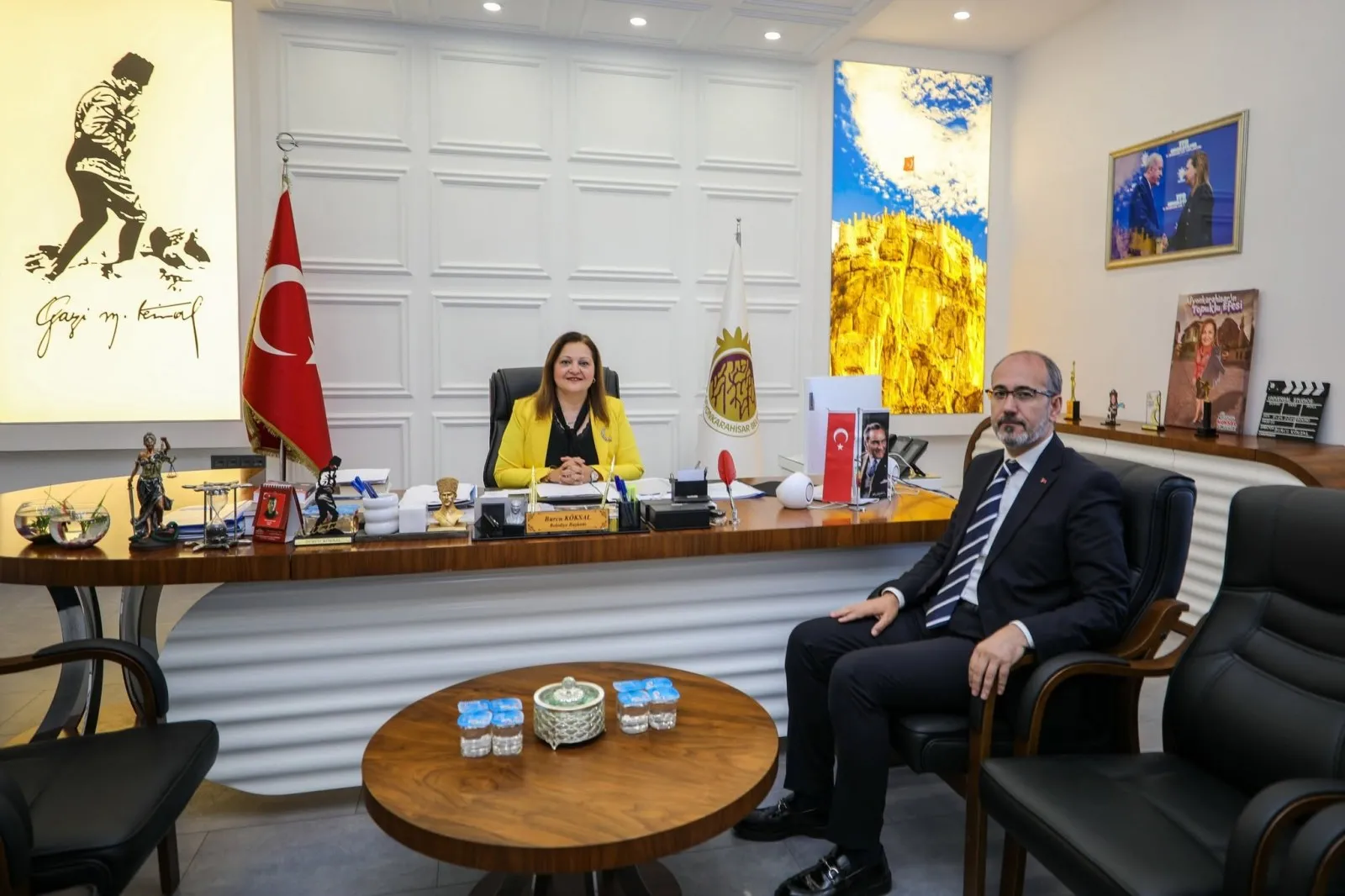 Dr. Hakkı Öztürk’ten Başkan Burcu Köksal’a Ziyaret