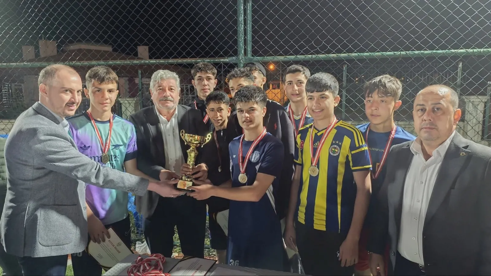 Işıklar’da Halı Saha Futbol Turnuvası Ödül Töreniyle Sona Erdi