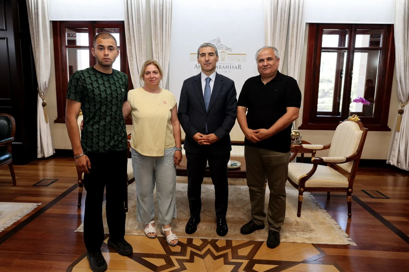 Koruyucu Ailelerden Vali Aktaş’a Anlamlı Ziyaret