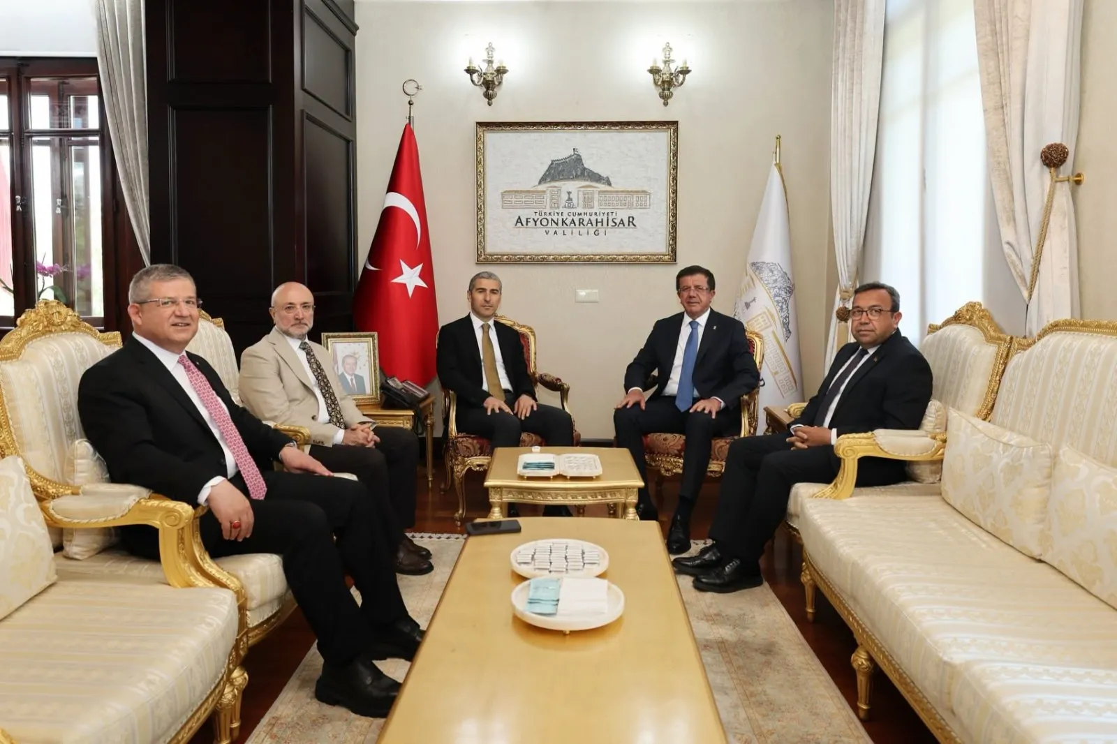 Nihat Zeybekci Afyonkarahisar’da Ziyaretlerde Bulundu